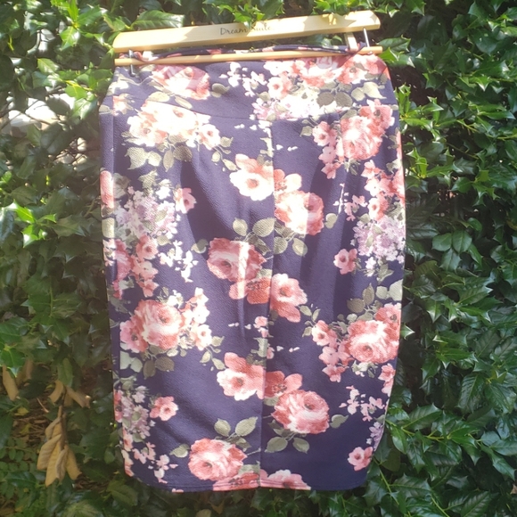 Vivienne Grace flowered Pencil Skirt - Picture 2 of 4